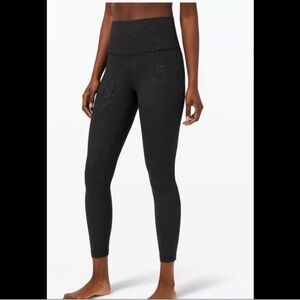 Lululemon Align Pant 25"
Jewel Emboss Black size 6